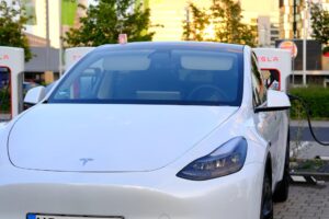 高爾夫球桿適合特斯拉 Model Y